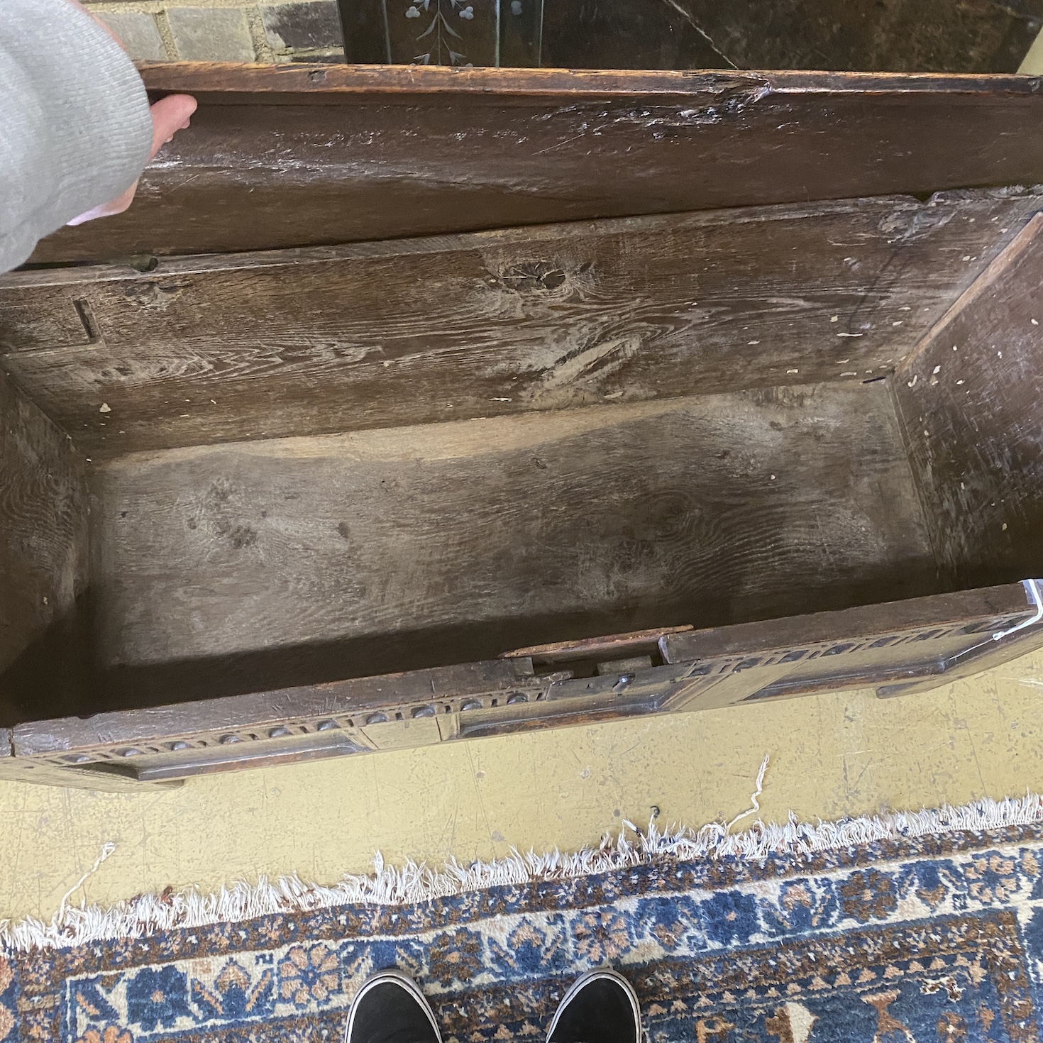 A late 17th / early 18th century oak coffer, length 104cm, depth 40cm, height 55cm